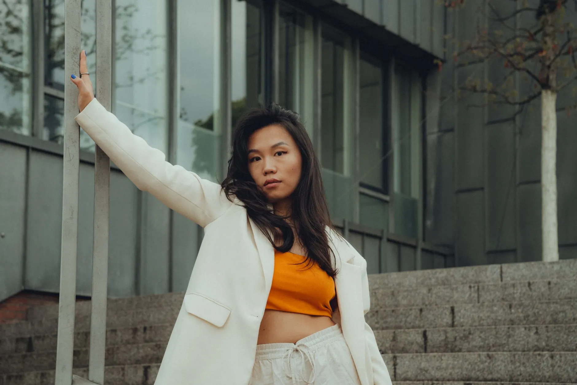 重庆都市女性时尚穿搭指南：从千娱音女装零售集合中挑选适合你的风格正文配图 1