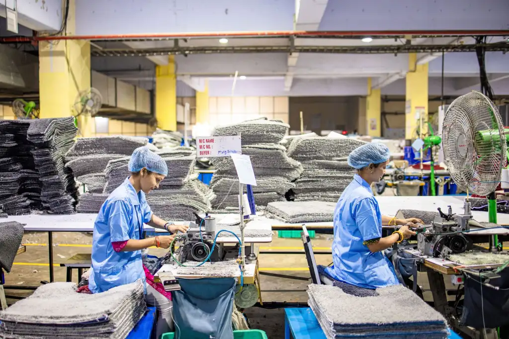 品牌女装集合店选购指南：千娱音热门系列对比与搭配建议