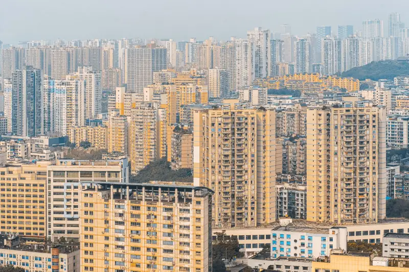 2024秋冬女装零售趋势：都市女性时尚穿搭与品牌集合解析
