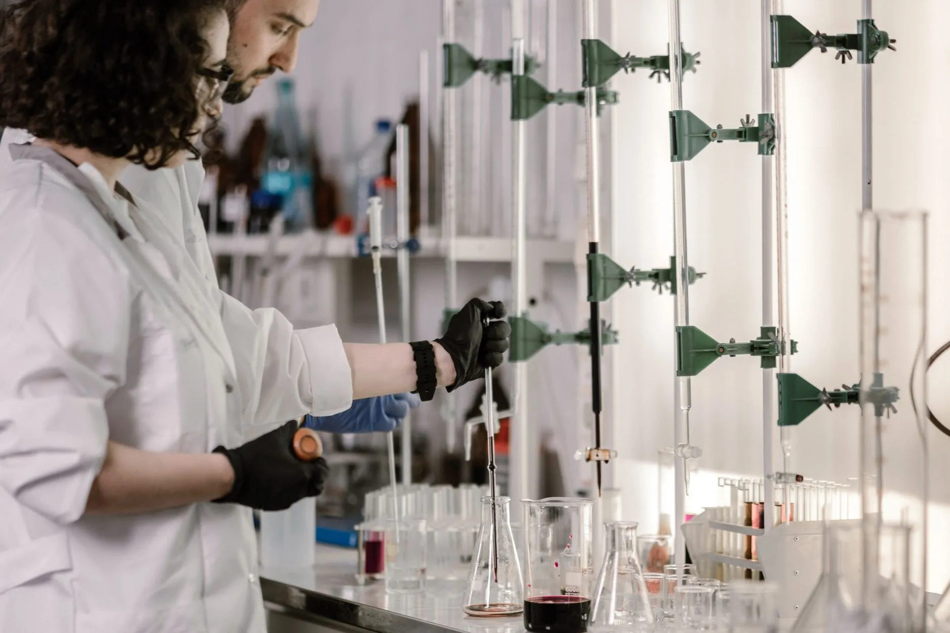 品牌女装集合店面料选型与质量管控技术要点