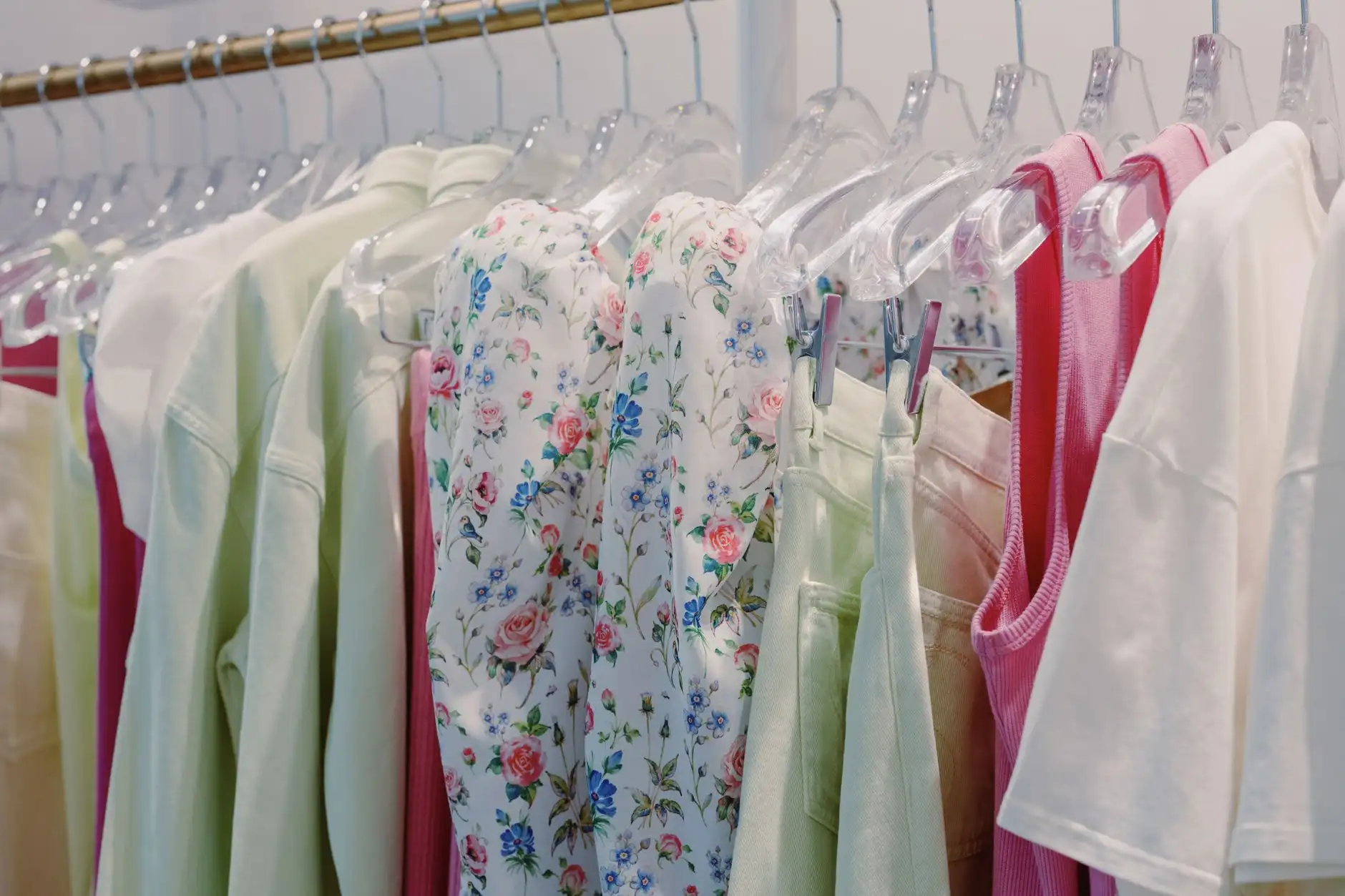 重庆渝中区千娱音服装店2024春夏女装流行趋势与搭配指南正文配图 1